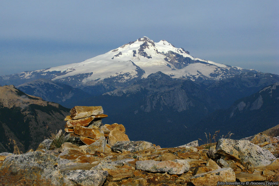 Вулкан Тронадор (Tronador volcano) имеет высоту 3491м.