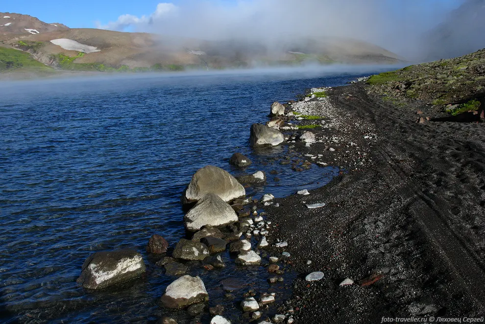 Озеро Lagunas Las Mellizas.
В перводе "Тройное озеро".
