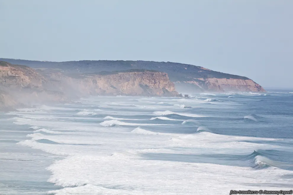 В 2004 году вдоль Океанской дороги был открыт пеший маршрут Great
Ocean Walk длиной 104 километра.
На ночевки нужно получать специальное разрешение.