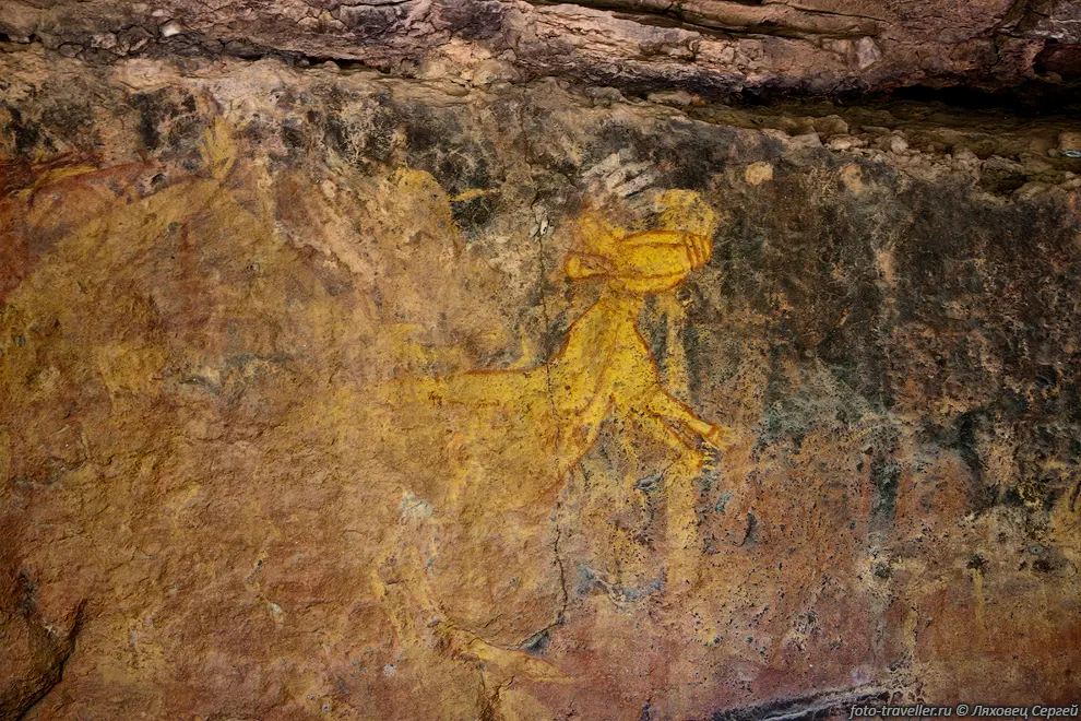 Скала Нурланджи
(Nourlangie Rock) в национальном парке Какаду.
Тут сохранилось множество рисунков аборигенов.
Cкала Нурланджи исковерканное аборигенское название горы к западу от скалы.
Правильно называть верхнюю часть скалы - Буронгой (Burrunggui), а нижнюю - Анбангбанг 
(Anbangbang).
