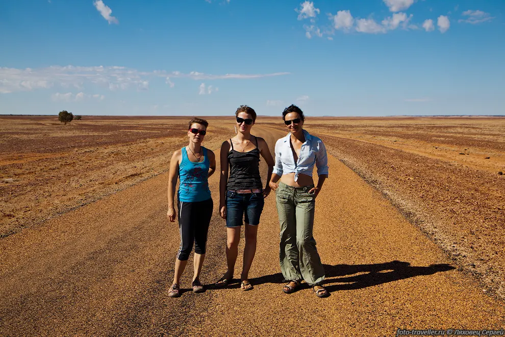 На дороге Eyre Developmental road по пути в Бердсвилль (Birdsville)