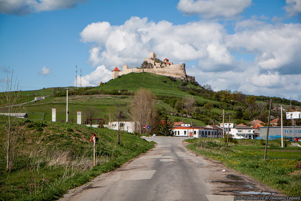 Проезжаем крепость Рупеа (Cetatea Rupea)