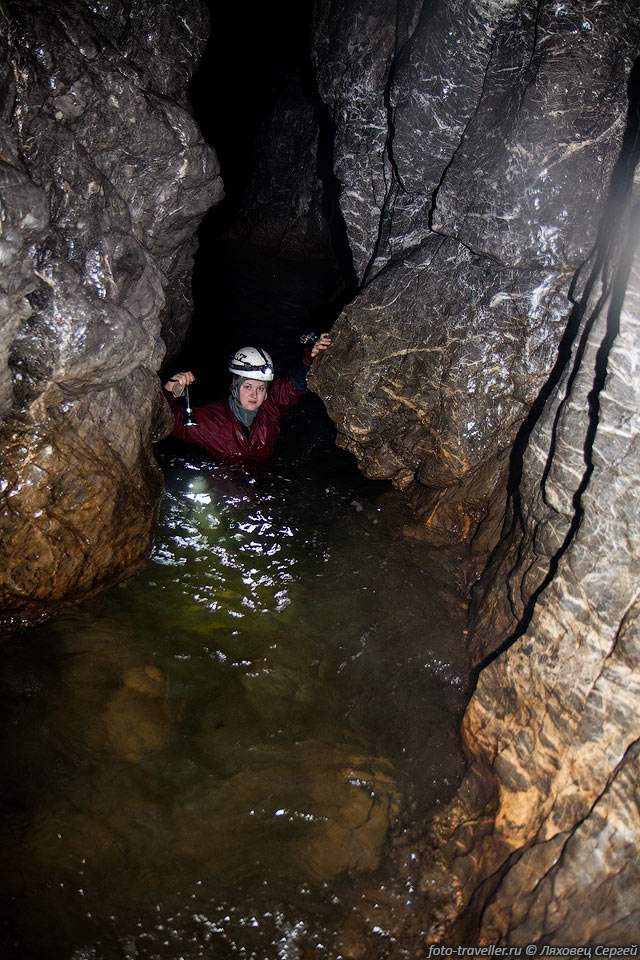 Суммарная протяженность пещеры Тополница 20500 м