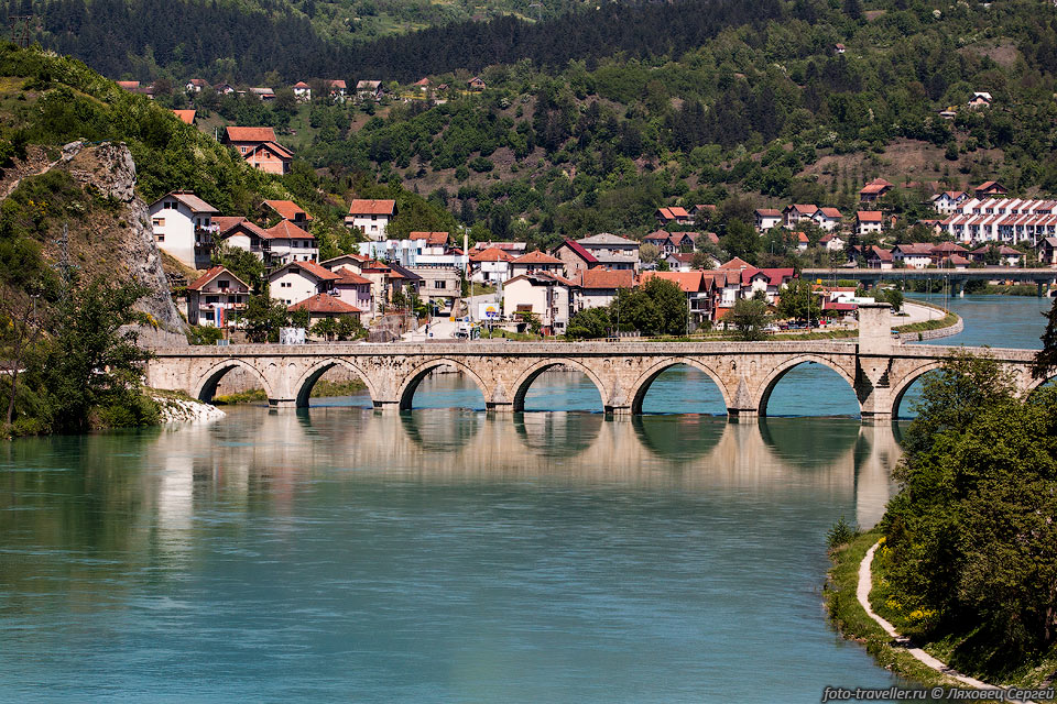 Мост в Вишеграде занесён в список всемирного достояния ЮНЕСКО.
О нём написан роман "Мост на Дрине" Иво Андрича, нобелевского лауреата по литературе.