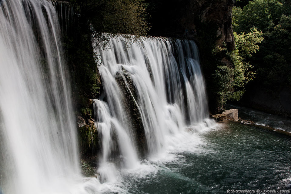Пливский водопад находится в месте впадения реки Пливы в речку 
Врбас