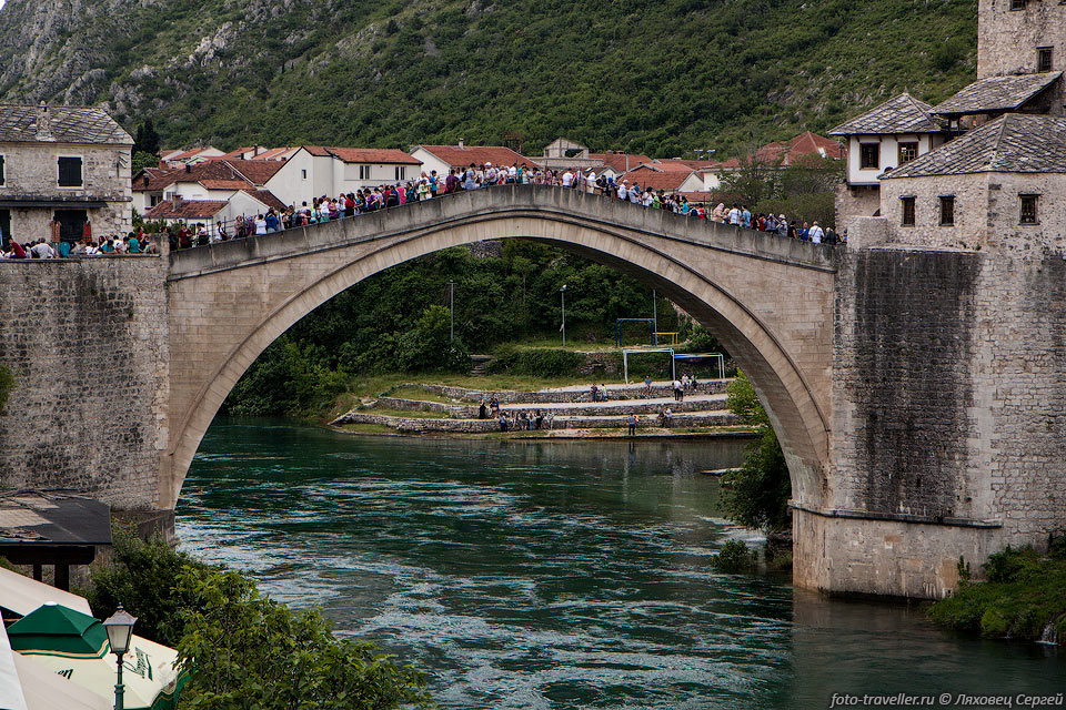 Старый мост в городе Мостар (Mostar).
Название города означает "старый мост". 