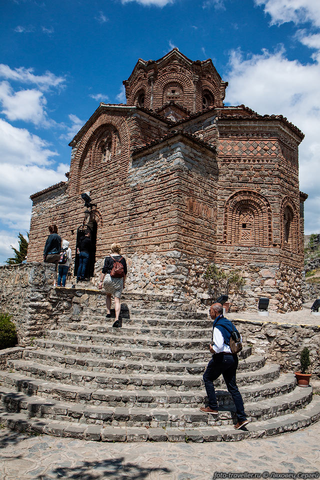 Еще одна церковь Св. Иоанна Канео (St. John at Kaneo) построена 
в середине 15 века.
Город Охрид является духовным центром Македонии.