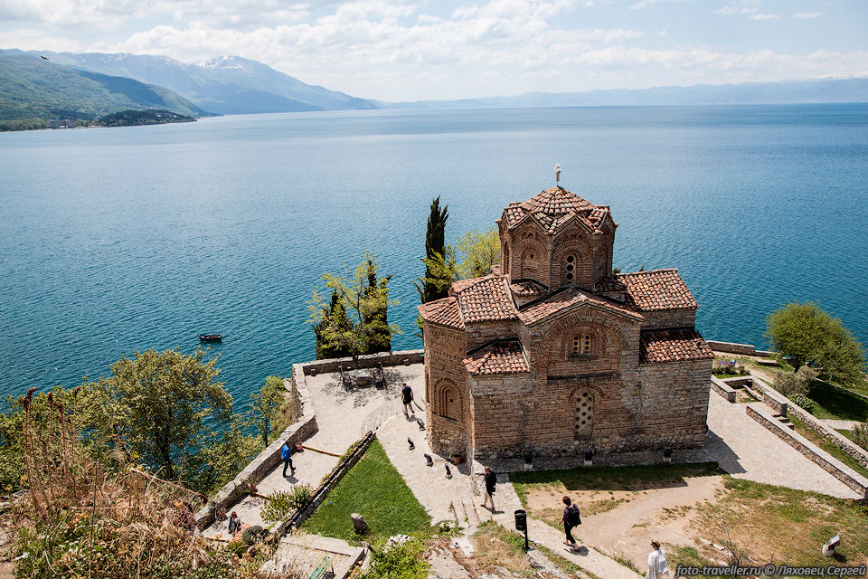От церкви Св. Иоанна Канео открывается красивый вид на Охридское 
озеро