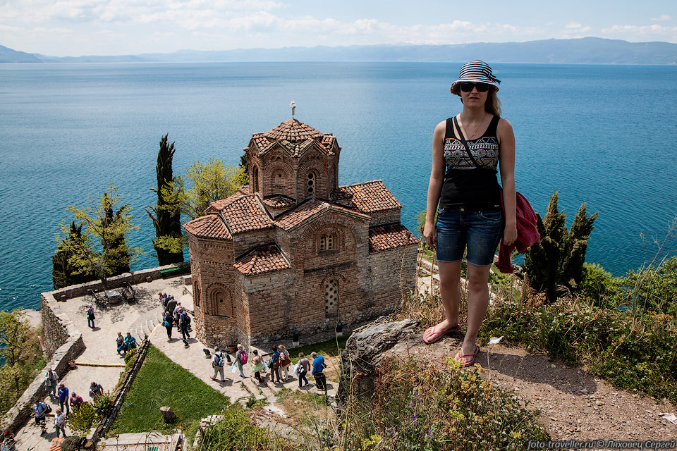 Большинство жителей страны (67%) принадлежит к Македонской православной 
церкви. 
Всего в Македонии 1200 православных храмов и монастырей и 425 мечетей.
