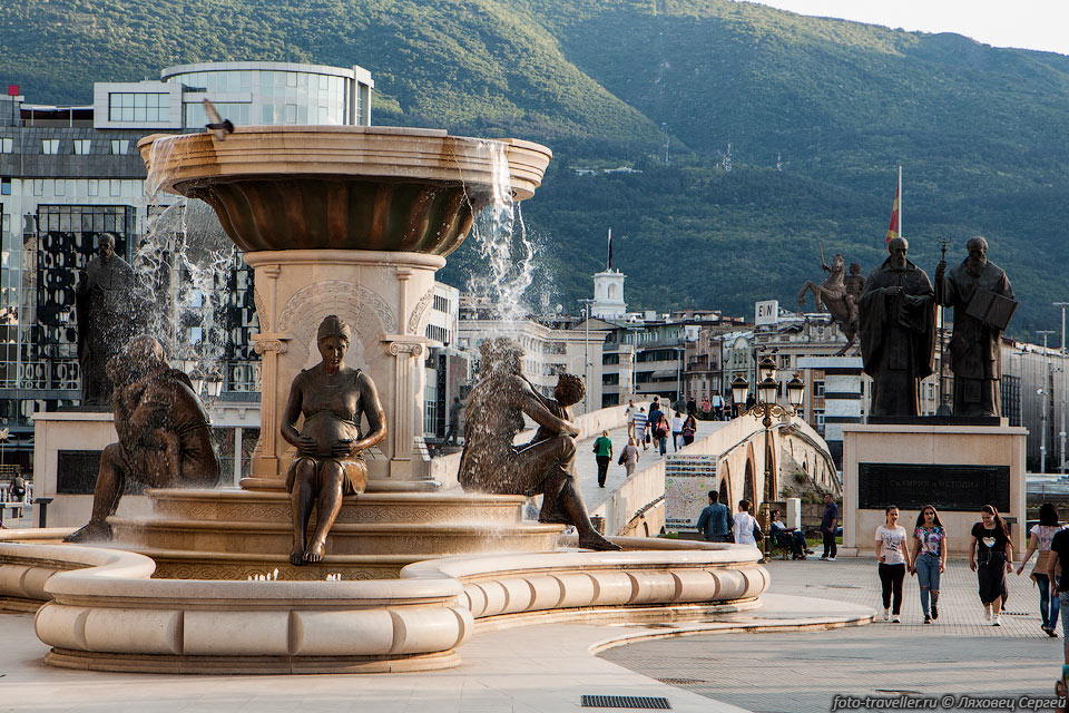 Фонтан матерей Македонии (Fountain of the Mothers of Macedonia)

