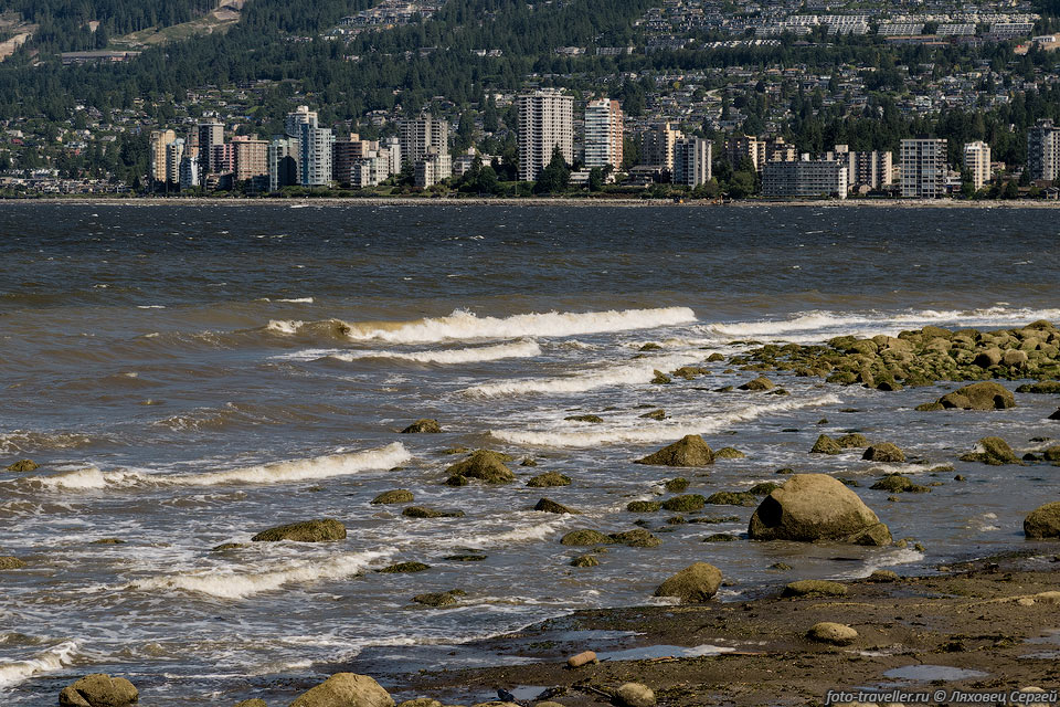 Ванкувер (Vancouver) - город на западном побережье Канады, в провинции 
Британская Колумбия. 
Население города - 0,6 млн. человек, если считать с пригородами то 2,3 млн. чел.