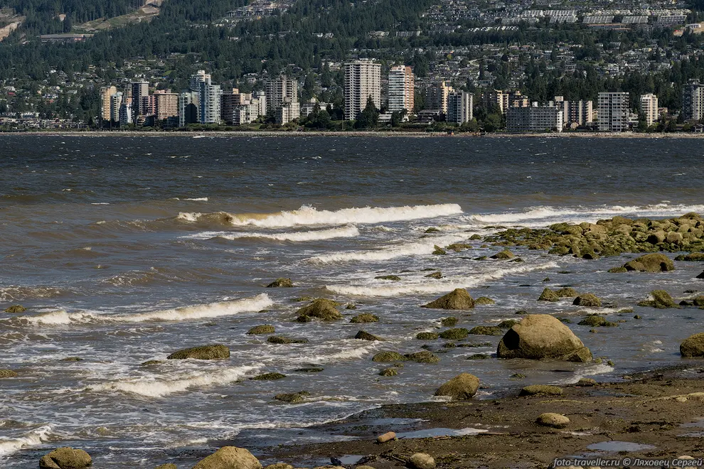 Ванкувер (Vancouver) - город на западном побережье Канады, в провинции
Британская Колумбия. 
Население города - 0,6 млн. человек, если считать с пригородами то 2,3 млн. чел.