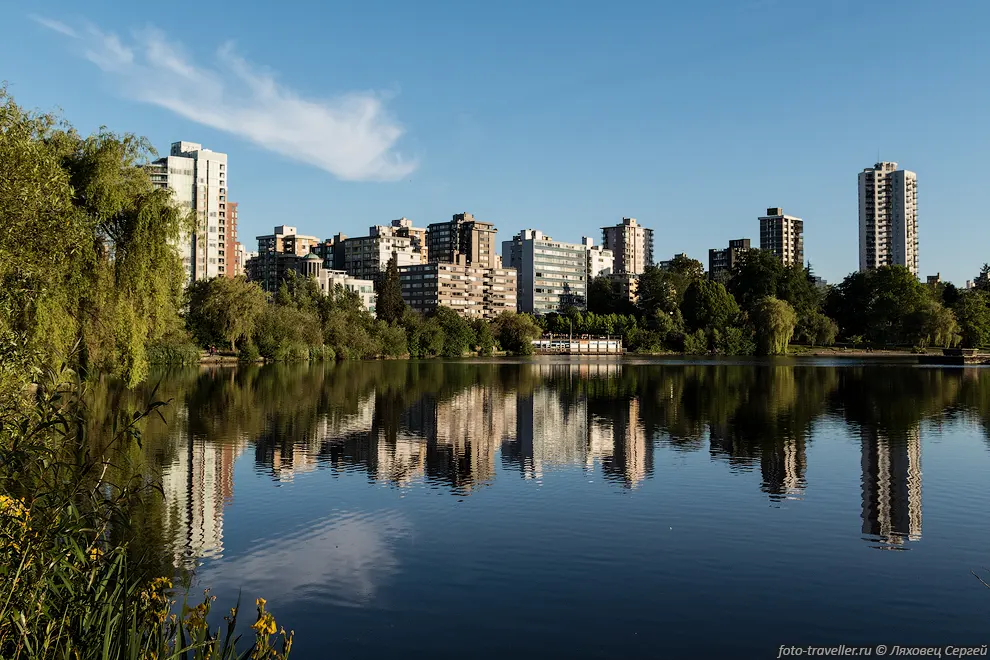 Затерянное озеро (Lost Lagoon) в парке Стэнли.
Уголок тишины и спокойствия прямо рядом с центром города.