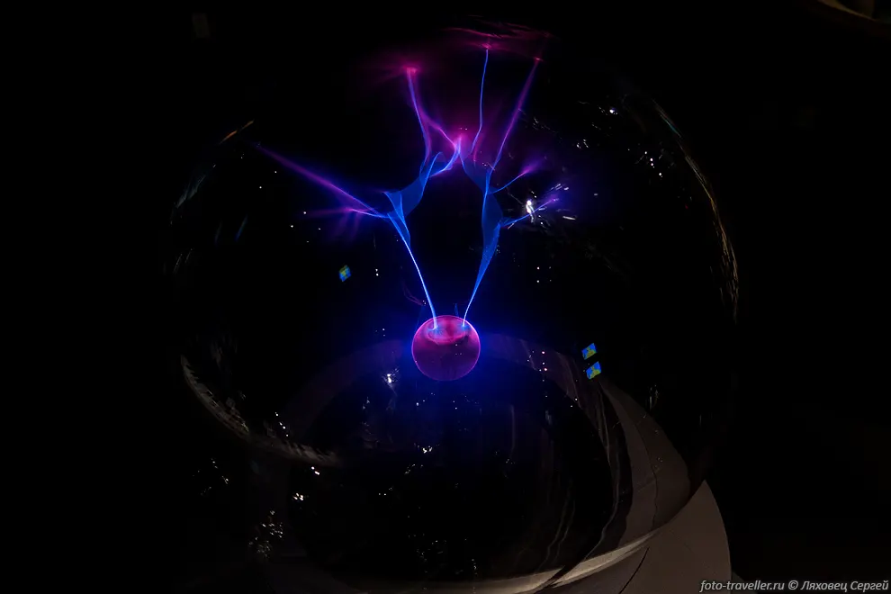Музей Научный мир (Science World) в Ванкувере.
Тут все можно потрогать и наблюдать как что работает.