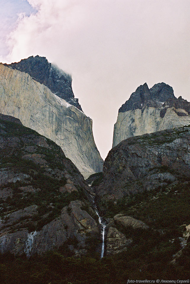 Горы фантастических форм. 
Куэрнос дель Пайне (Cuernos del Paine).