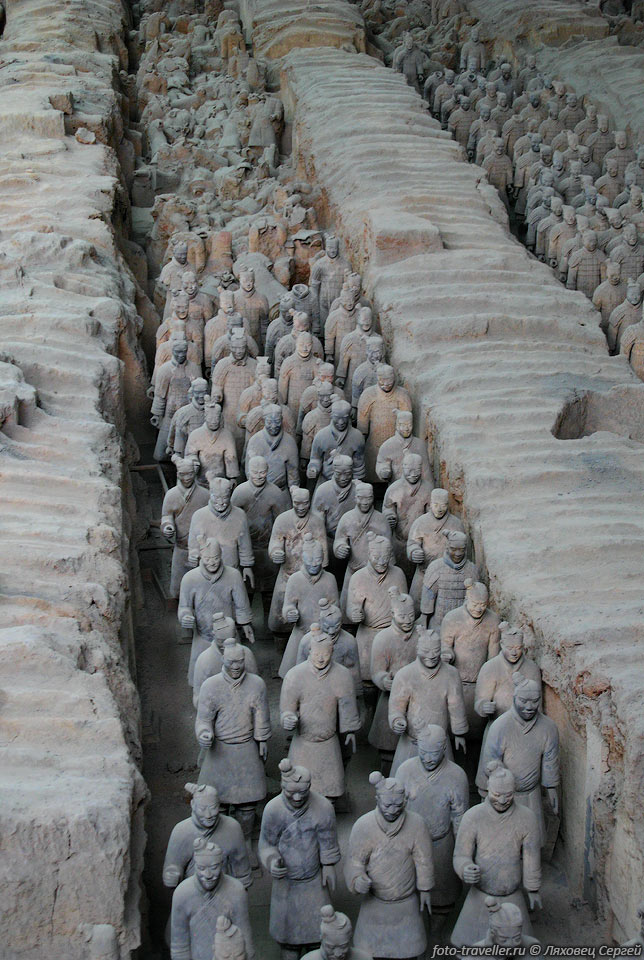 Глиняный отряд возрастом более 2000 лет.
Воплощение императорской власти.