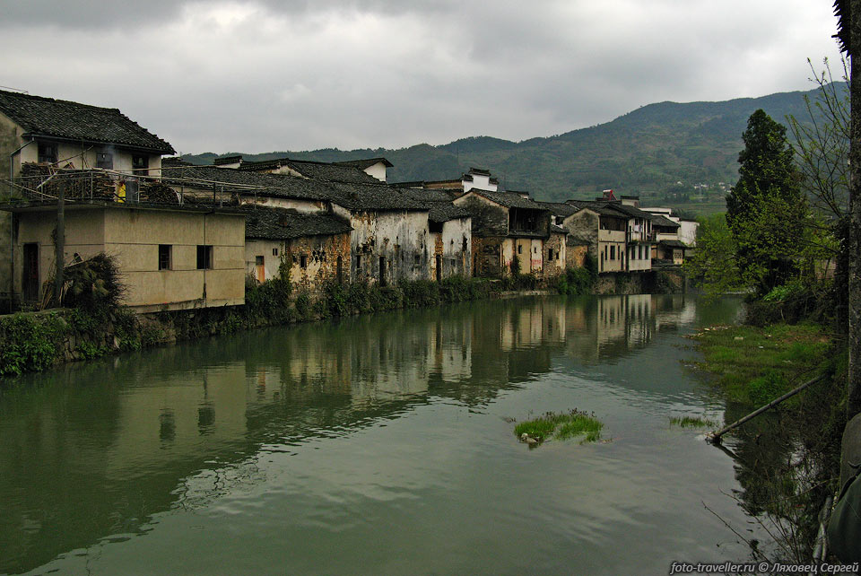 Река Лонгкси (Longxi) течет через деревню Ченгкунь