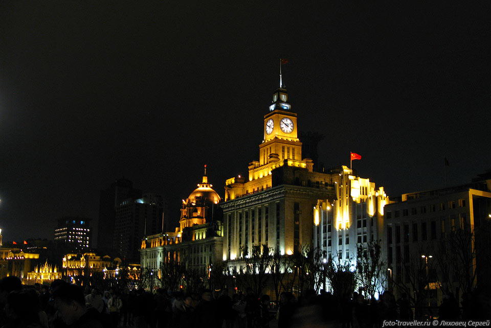Здание Шанхайской таможни было построено в 1927 году. 
Часы и бой были изготовлены в Великобритании.