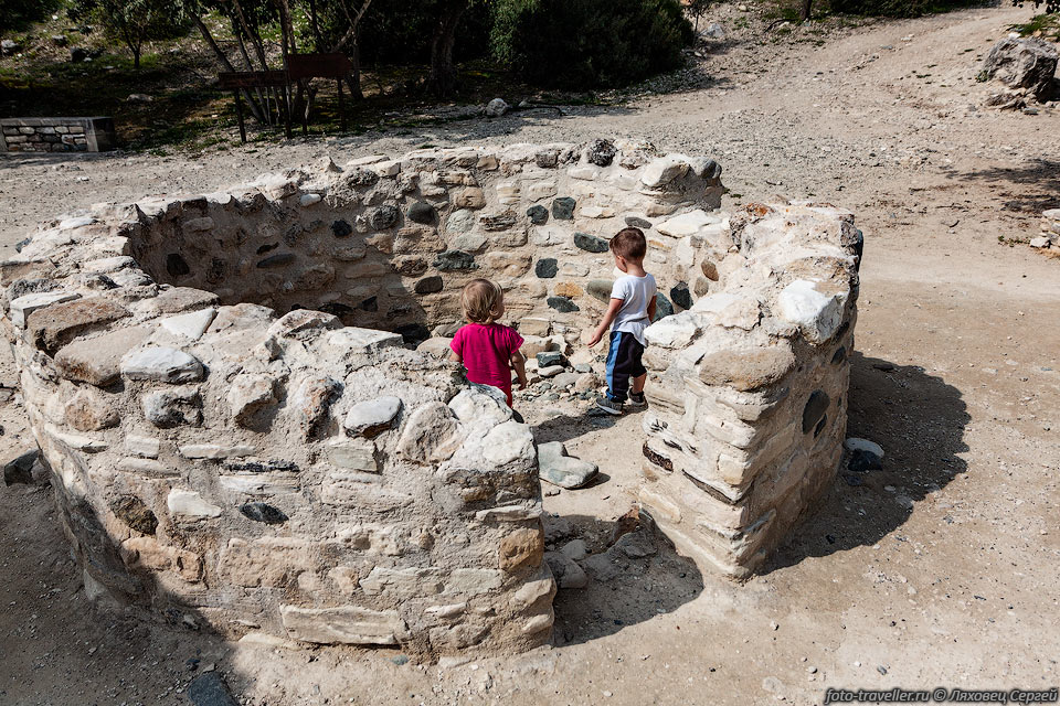 Древнее поселение Хирокити́я (Choirokitia Settlement) - раскопанное 
неолитическое поселение на Кипре.