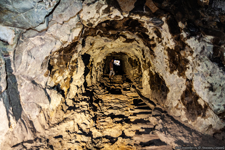 По быстрому, в шахтах Калавасос удалось найти и посетить одну 
необычную штольню в районе Мавридиа (Mavridia mine).