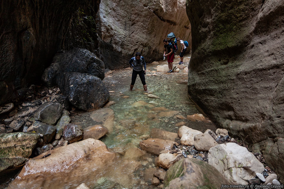 Во время дождя в каньоне Авакас может быть очень опасно из-за 
паводка