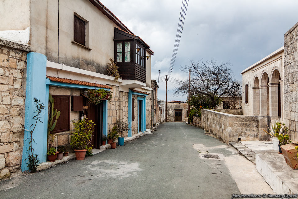Селение Фити немного сохранило традиционный стиль горной кипрской 
деревни. 