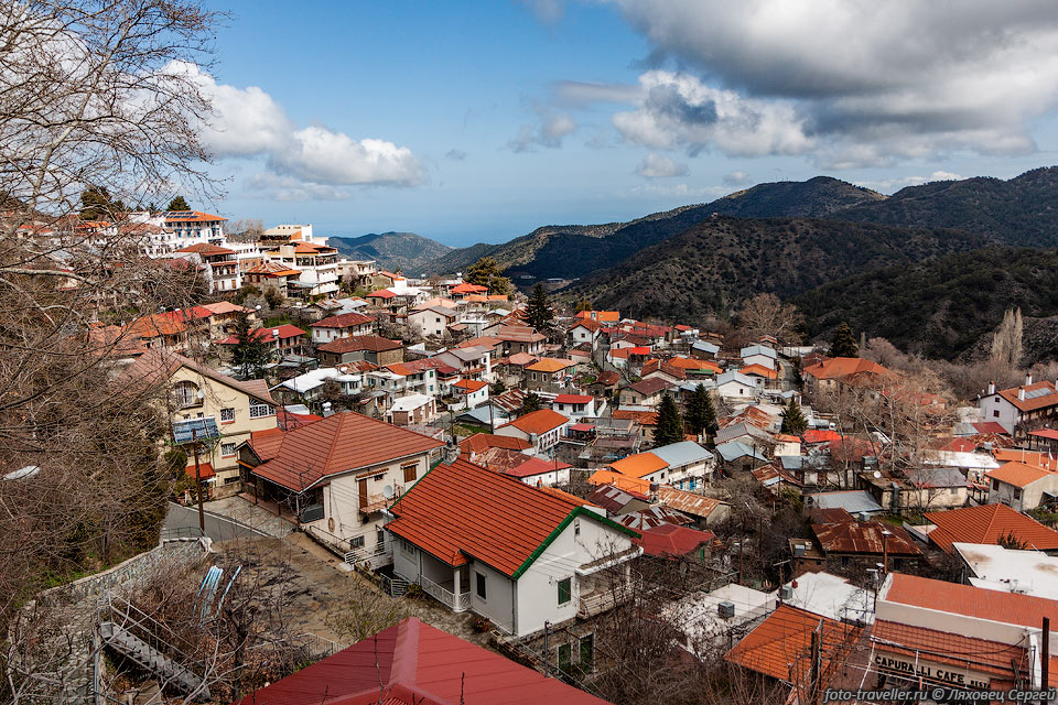 Деревня Педулас (Pedoulas) довольно живописно расположена на склоне 
горы