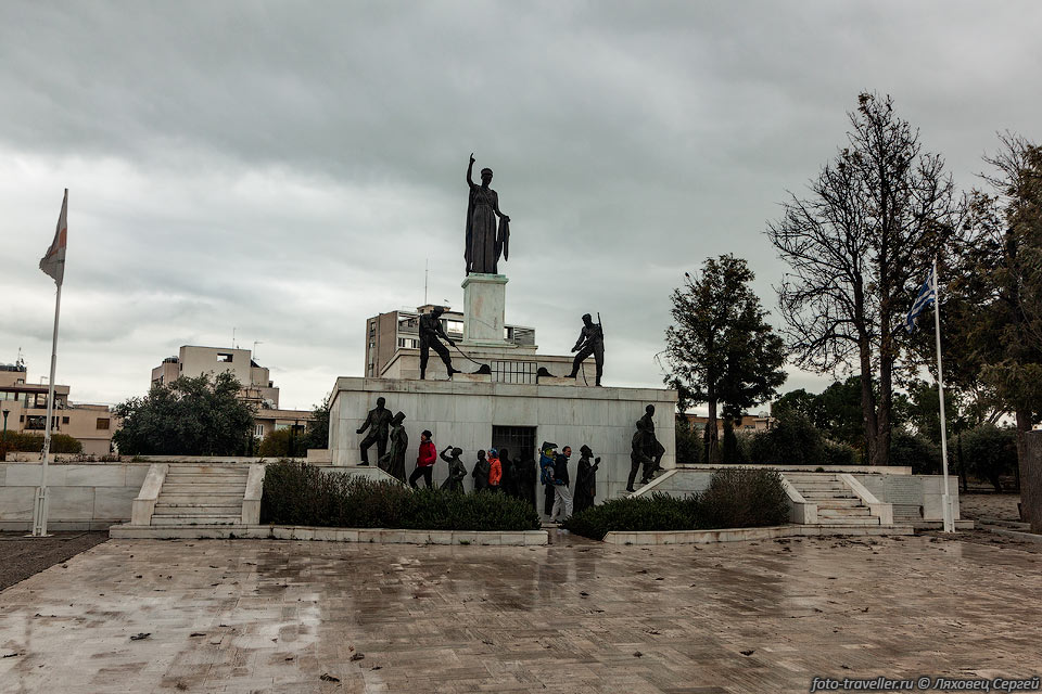 Памятник Свободы в греческой части города Никосия.