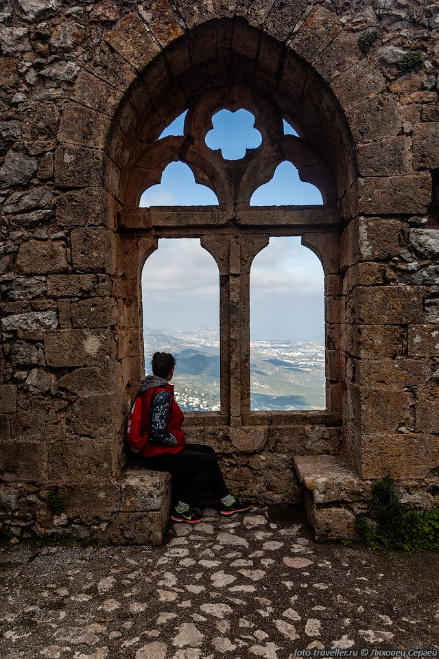 Окно в замке Святого Илариона