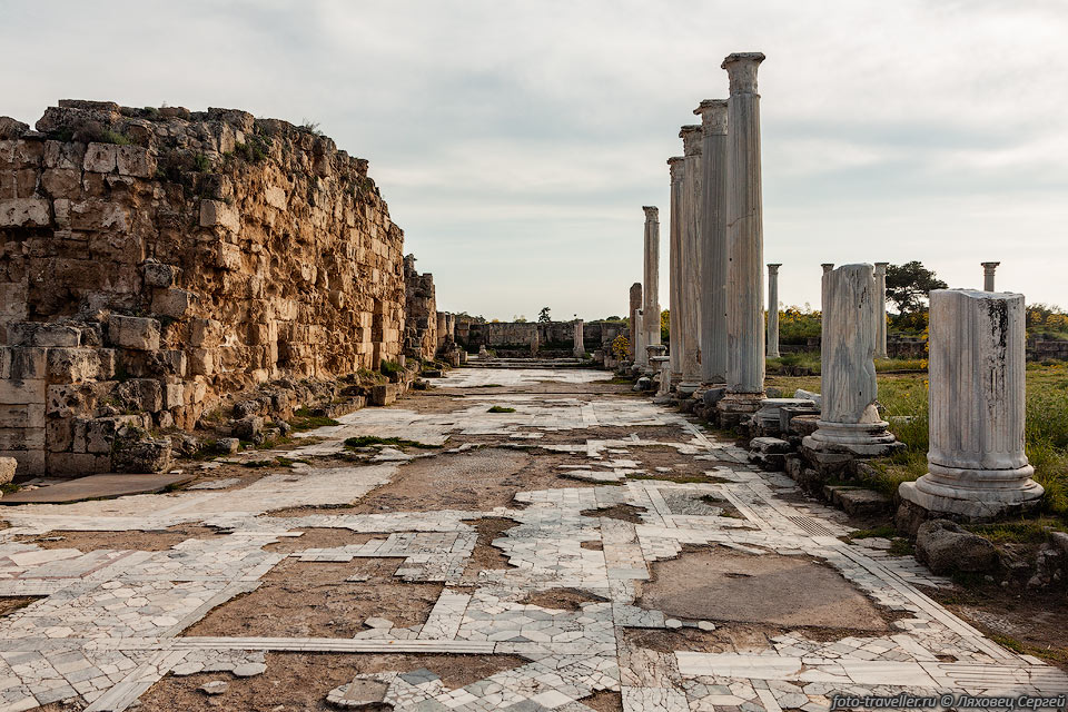 Античный город Саламин (Саламис, Salamis Yolu) - самый большой 
и укреплённый из городов 
эллинистического Кипра, лежавший на восточном берегу острова, в 6 км к северу от 
современной Фамагусты. 
Обширные развалины города вскрыты археологическими раскопками 1952-1974 годов.