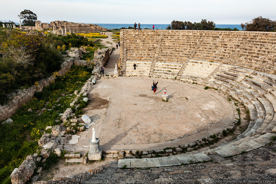 Античный театр в Саламине, один из самых больших в Восточном 
Средиземноморье вмещавший 15 тысяч зрителей.