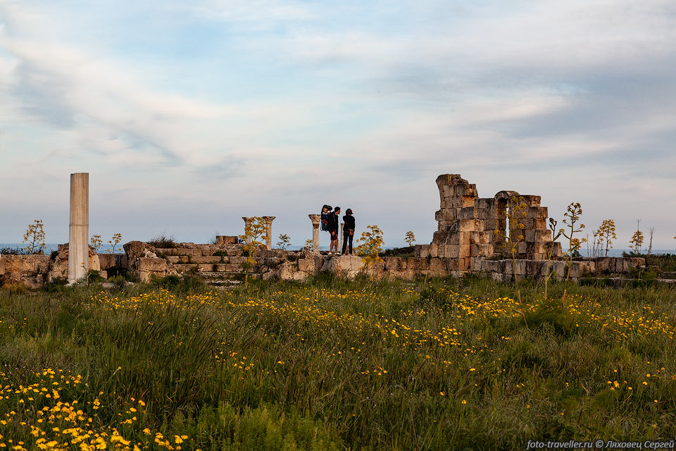 Руины раннехристианской базилики Кампанопетра (Βasilica of Campanopetra)
