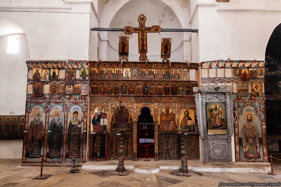 Монастырь Апостола Варнавы (Apostle Varnava Monastery) - недействующий

ставропигиальный мужской монастырь Кипрской Православной Церкви. 
Находится в 3 км к западу от древнего города Саламин.