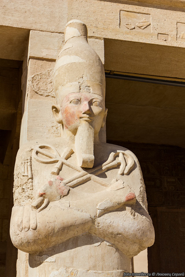 После смерти фараона Тутмоса II у власти оказалась его жена Хатшепсут.
 Хоть правителем должен был стать истинный преемник Тутмос III, но он был 
еще ребенком.
Женщина-фараон правила 15 лет. Она прославилась из-за обширных 
строительных работ.