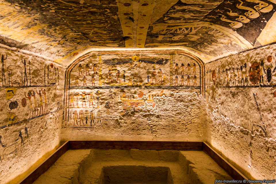 Гробница фараона Рамсеса IX (Tomb of Ramses IX)(KV 6) из XX династии 
Нового царства (XII век до н. э.).