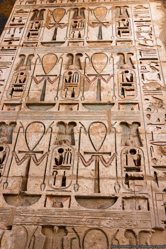 Египетские иероглифы в храме Мединет-Абу