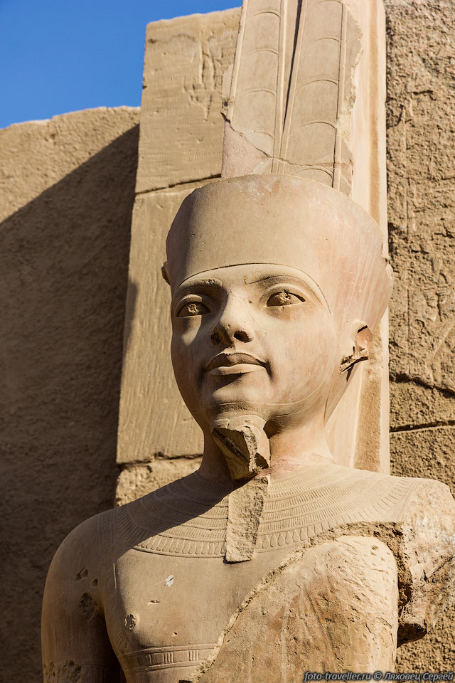 Древнеегипетский культ Амона-Ра постепенно превратился  в 
государственный. 
Строительство храмового комплекса продолжалось более тысячи лет.