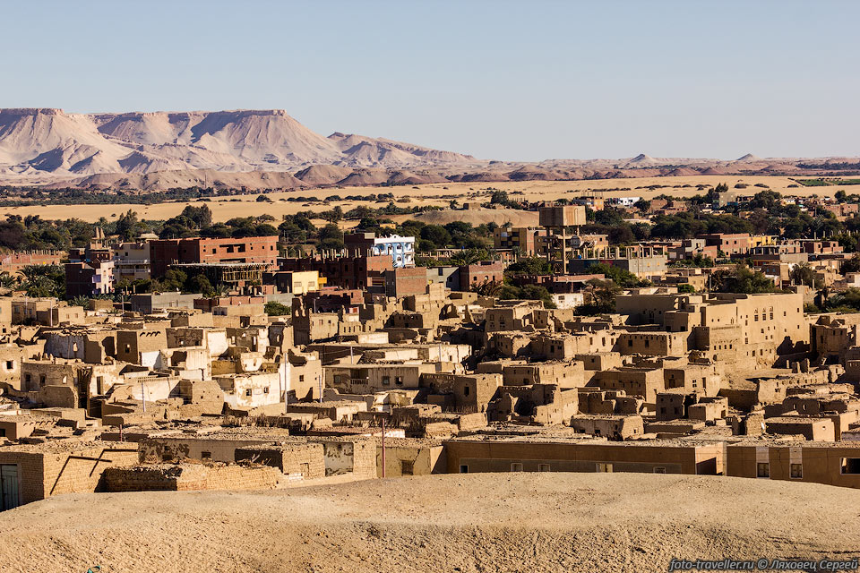 Поселок Аль-Каср, вид с холма