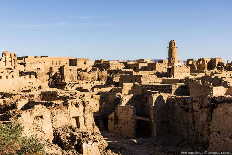 Глиняные дома в поселке Аль-Каср