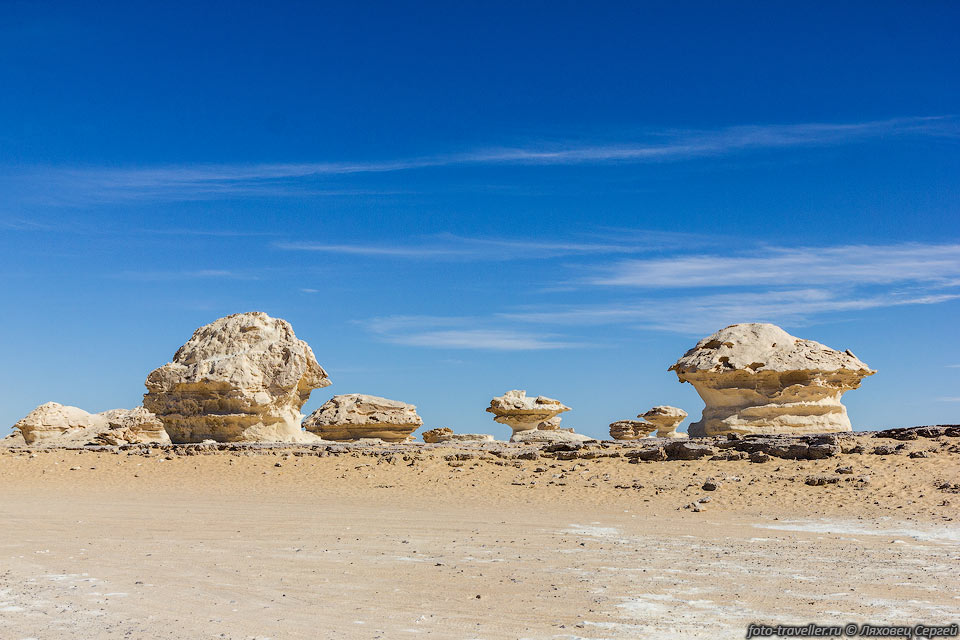 Каменные грибы Белой пустыне в Египте