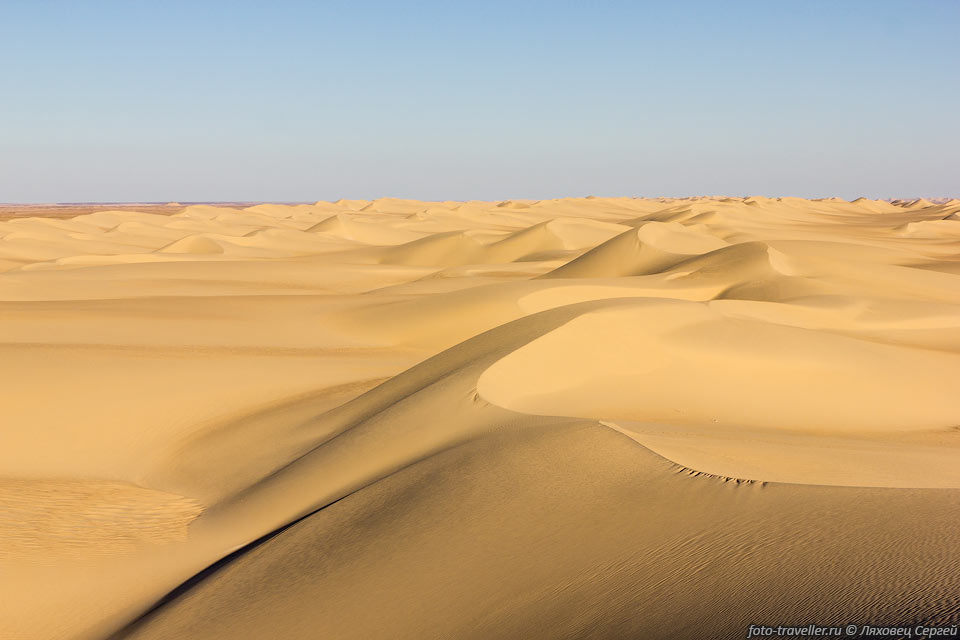 Песчаная пустыня утром