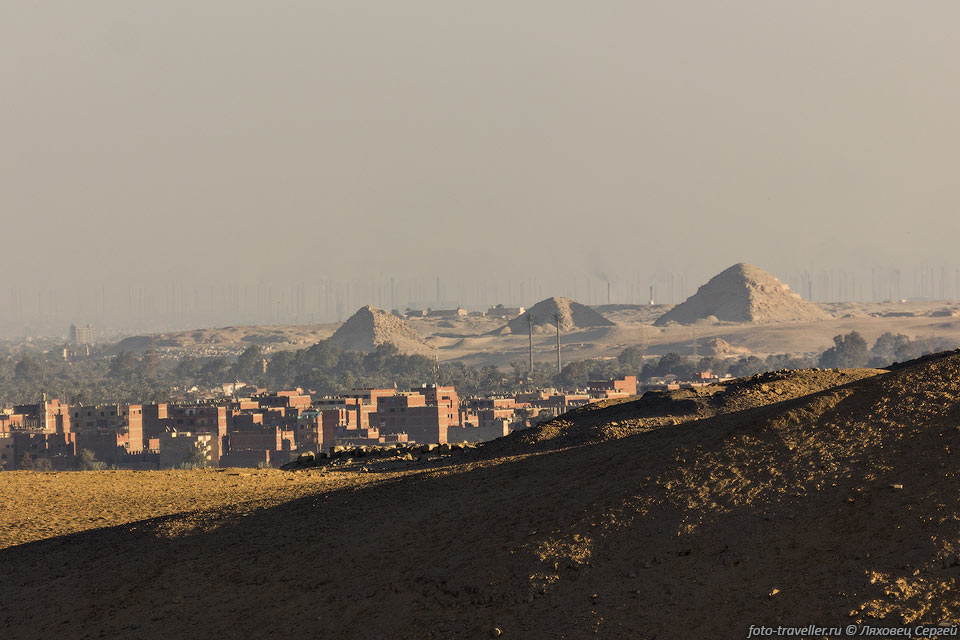 С Пирамид Гизы видно Северную Саккару (North Saqqara)