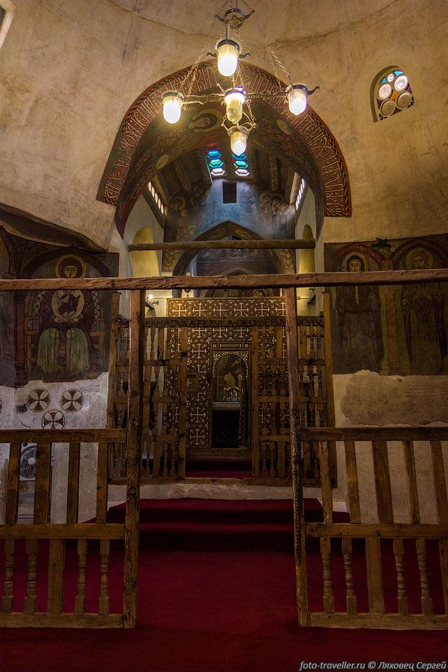 Внутри церкви в монастыре святого Антония