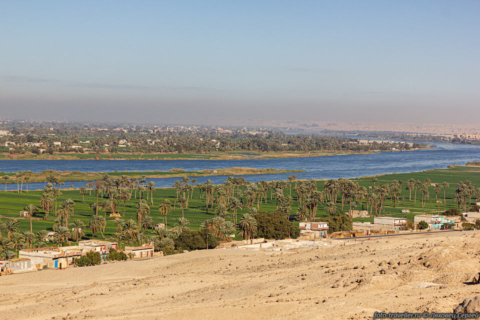 Вид с гробниц Бени-Хасан (Bani Hassan Tombs).