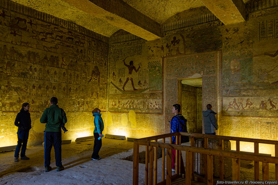 Гробница Хнумхотепа №3 (BH3, Tomb of Khnumhotep II Dynasty 12) 
в Бени-Хасан.
