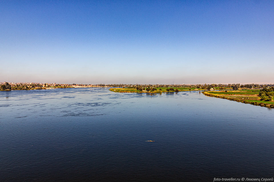 Остров на реке Нил, вид с террасы в Бени-Хасан