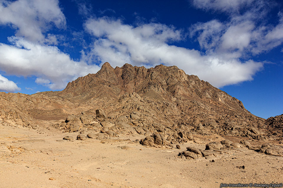 Гора Джебель Абу Хариф в Востояной пустыне