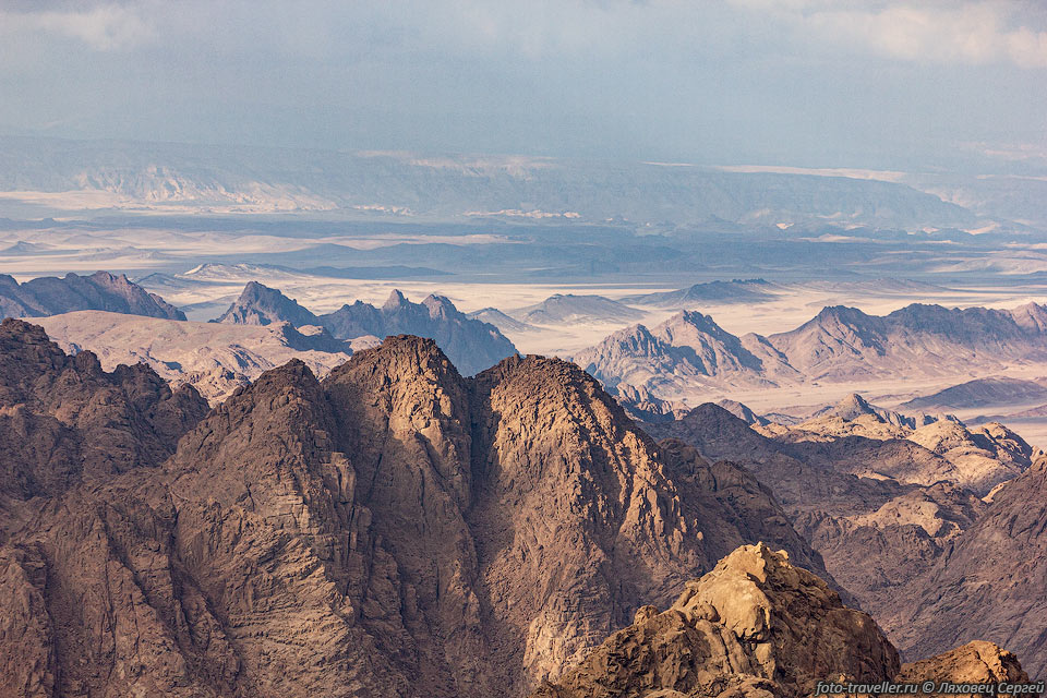 Вид с горы Синай на северо-запад Синайского полуострова