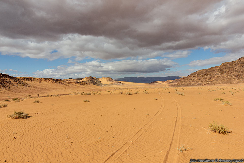 Вади Савик (Wadi Sawik).
Дороги на карте не всегда можно найти, в некоторых местах приходится ехать по песку 
напрямую.