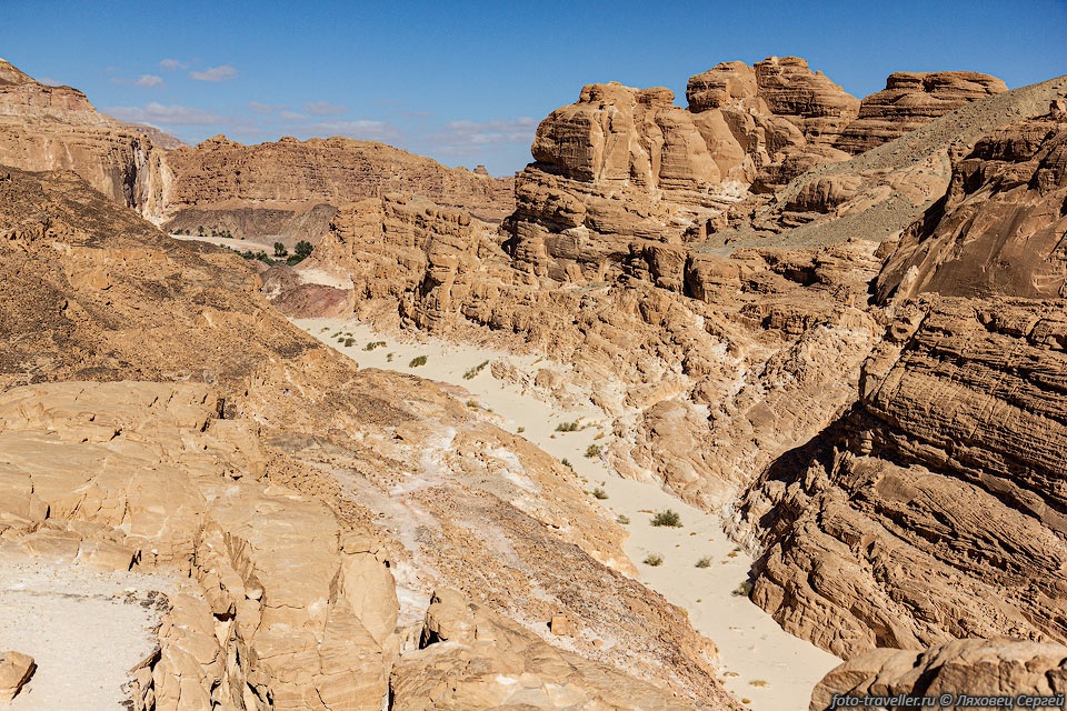 Белый каньон в районе оазиса Айн Худра